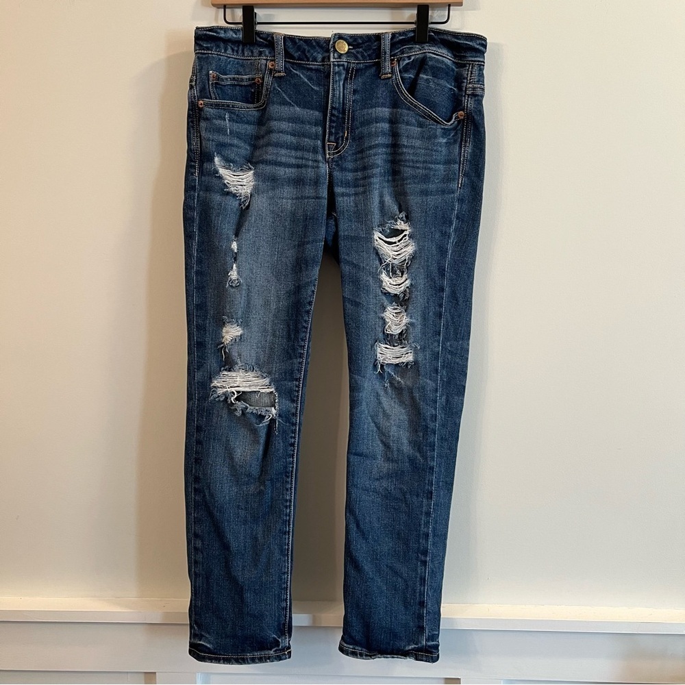 Women’s American Eagle Outfitters medium washed distressed slouchy skinny jeans
